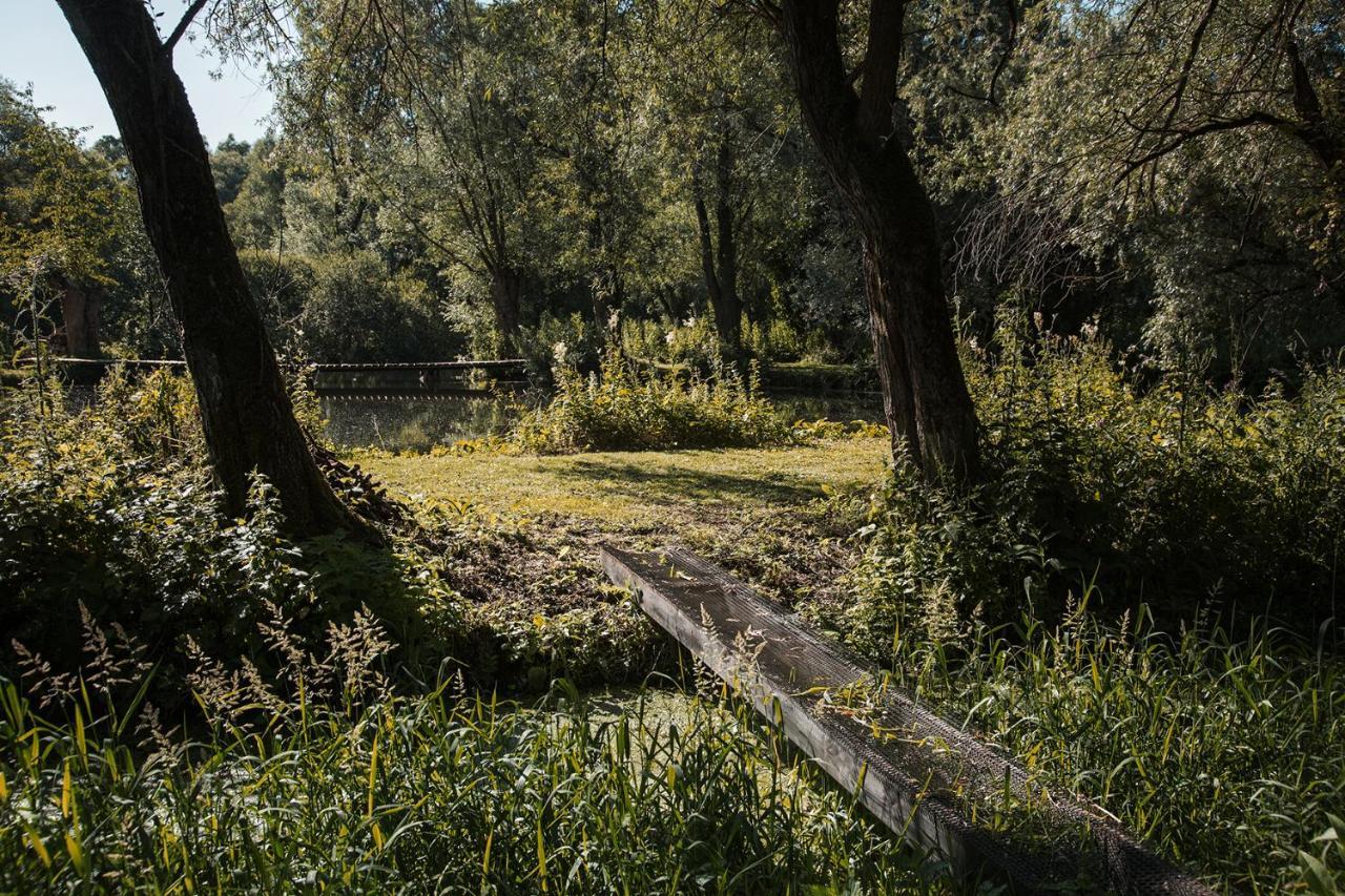 Les Cabanes Des Marais La Madelaine-sous-Montreuil Buitenkant foto